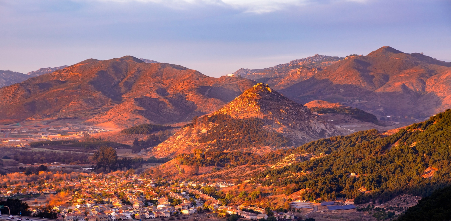 WELCOME TO ECONO LODGE INN & SUITES IN FALLBROOK, CALIFORNIA