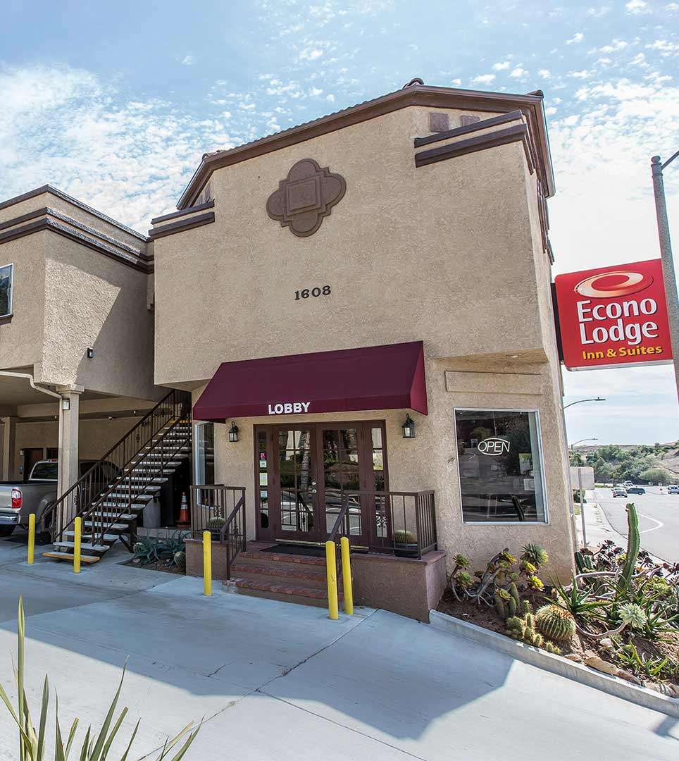 TAKE A LOOK AT THE AMENITIES AND GUEST ROOMS  AT ECONO LODGE FALLBROOK
