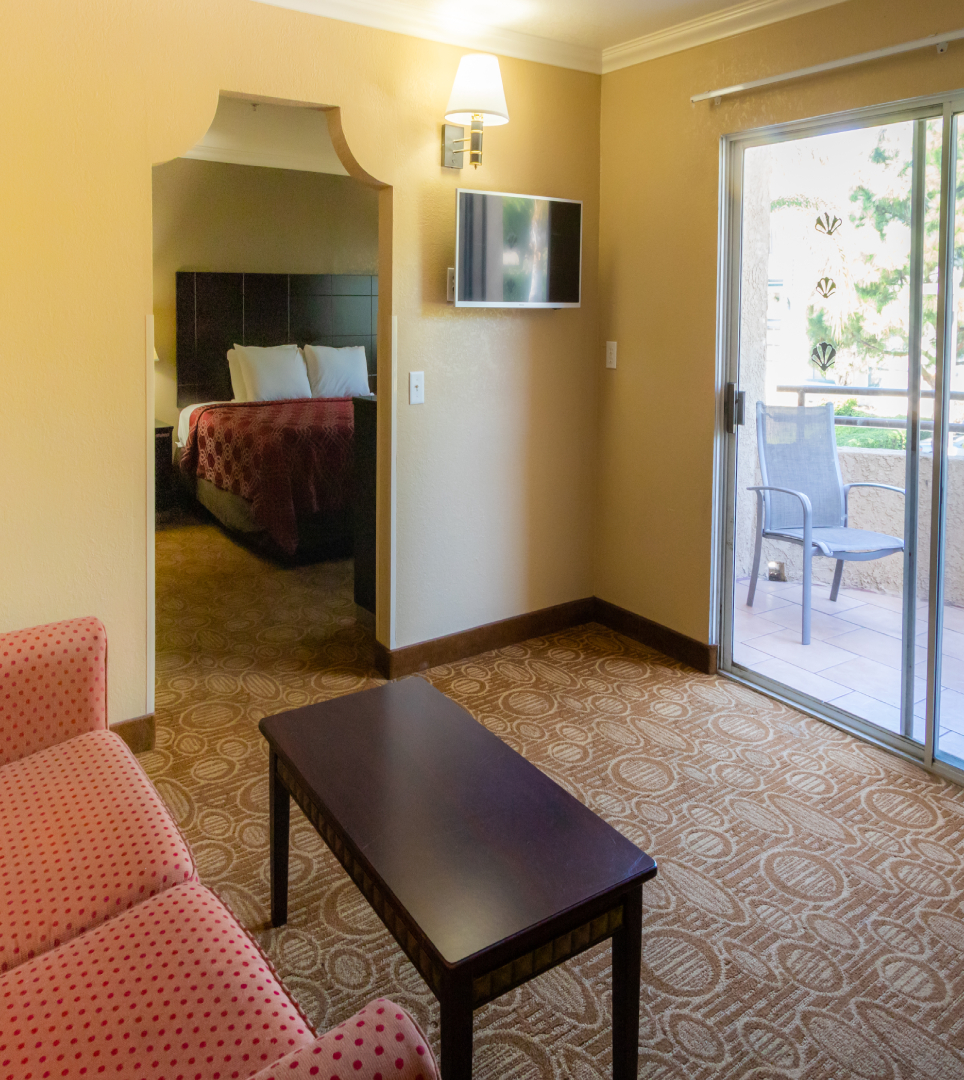 ENJOY A HOST OF LIFESTYLE AMENITIES AND GUEST SERVICES  AT OUR FALLBROOK, CALIFORNIA HOTEL
