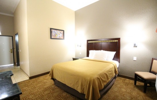 Econo Lodge Inn & Suites Fallbrook Downtown - Queen Accessible