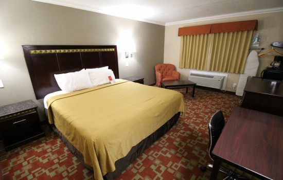 Econo Lodge Inn & Suites Fallbrook Downtown - Our King Guest Room
